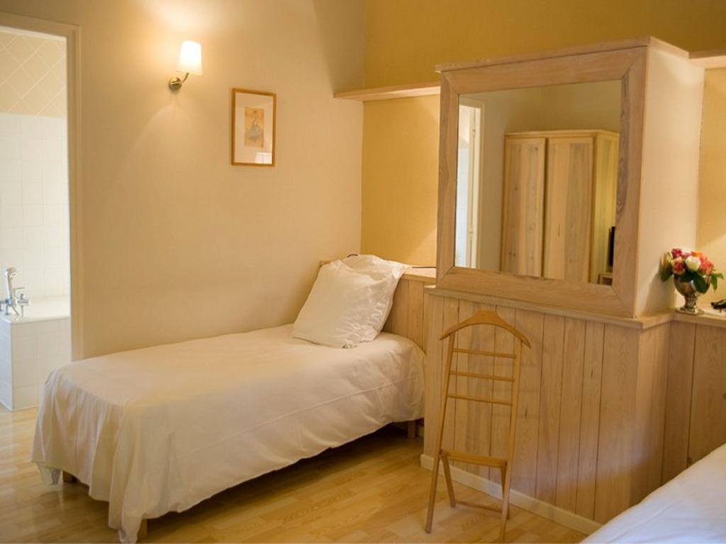 Hotel La Bougnate Blesle Zimmer foto